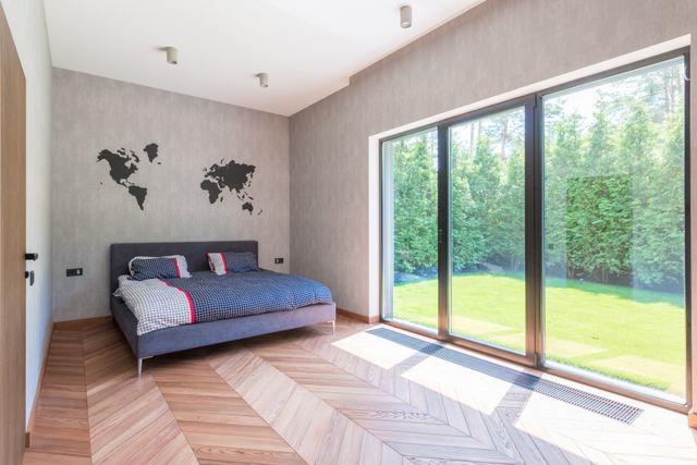 Comment installer une baie vitrée coulissante aluminium en rénovation ?